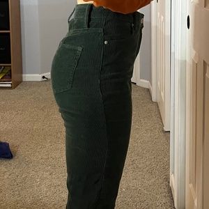 GREEN BDG CORDUROY HIGH RISE MOM JEANS WAIST: 25